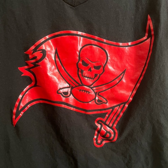 Women’s Bucs Tee - Picture 2 of 7